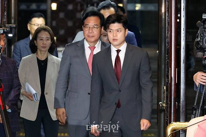 국민의힘 김용태 비상대책위원장, 송언석 원내대표 등이 지난 20일 오전 국회에서 열린 국민의힘 '비리백화점 이재명 정부 인사청문회 대책 긴급의원총회'에 참석하고 있다. ⓒ데일리안 홍금표 기자