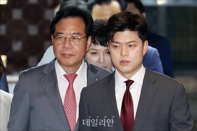 국민의힘 김용태 비상대책위원장, 송언석 원내대표 등이 지난 20일 오전 국회에서 열린 국민의힘 '비리백화점 이재명 정부 인사청문회 대책 긴급의원총회'에 참석하고 있다. ⓒ데일리안 홍금표 기자