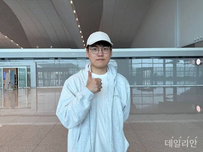 '구마유시' 이민형이 27일 인천국제공항 제2여객터미널에서 출국 전 포즈를 취하고 있다. ⓒ데일리안 황지현 기자