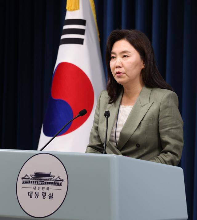 강유정 대통령실 대변인이 27일 서울 용산 대통령실 브리핑룸에서 호국보훈의 달 행사 관련 브리핑을 하고 있다. 왕태석 선임기자