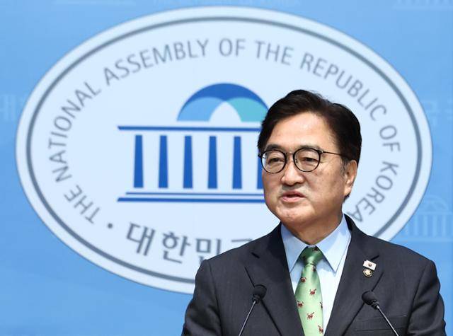 우원식 국회의장이 27일 서울 여의도 국회 소통관에서 국회입법조사처 산불 특별보고서 발간 기자회견을 하고 있다. 뉴스1