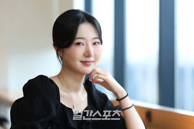 가수 류연주가 25일 오후 서울 중구 순화동 KG타워에서 진행된 일간스포츠와의 인터뷰에 앞서 포즈를 취하고 있다. 서병수 기자 qudtn@edaily.co.kr /2025.06.25/
