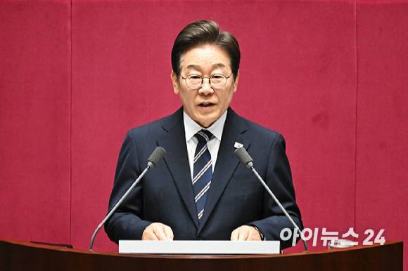 이재명 대통령이 26일 국회에서 열린 제426회국회(임시회) 제2차 본회의에서 2025년도 제2회 추가경정예산안에 대한 정부의 시정연설을 하고 있다. [사진=국회사진기자단]