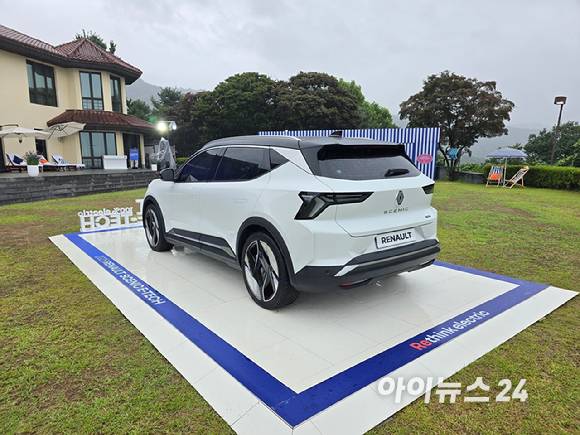 르노의 순수 전기차 '세닉 이테크(E-Tech) 100% 일렉트릭'. [사진=김종성 기자]
