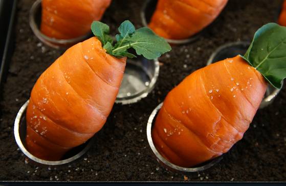 당근소금빵. 제주 당근을 넣어 반죽했다.