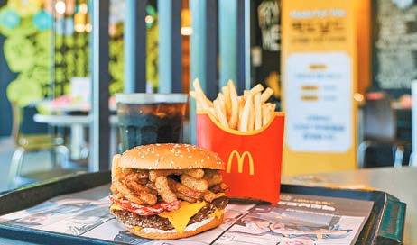 신제품 쿼터파운더 치즈 크리미 파마산.