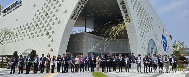 K-해양레저관광 중심지로 향하는 시흥시의 공동 실천 의지를 담은 '거북섬 뉴비전' 선포식. 사진=성은숙&nbsp;