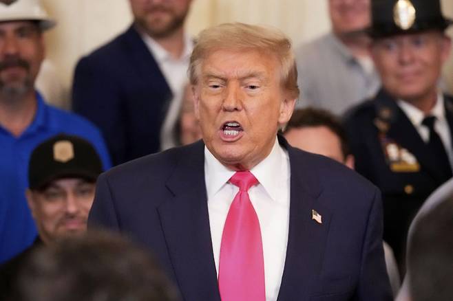 도널드 트럼프 미국 대통령이 26일(현지시간) 워싱턴DC 백악관에서 정책과 예산을 주제로 연설하고 있다. AP연합뉴스