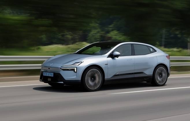 폴스타  4 주행  [사진출처=폴스타]