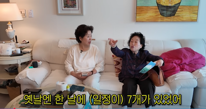 지난 4월부터 다양한 일상을 공유하는 80세 배우 선우용여(왼쪽)의 유튜브. 절친한 배우 전원주와의 우정 등 소소한 모습이 시청자 인기를 끌었다. [사진 = 유튜브 채널 ‘순풍 선우용여’ 캡처]
