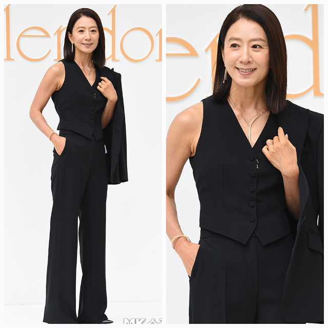 김희애가 클래식한 블랙 수트로 ‘무결점 피지컬’을 다시 증명했다. 사진=천정환 기자