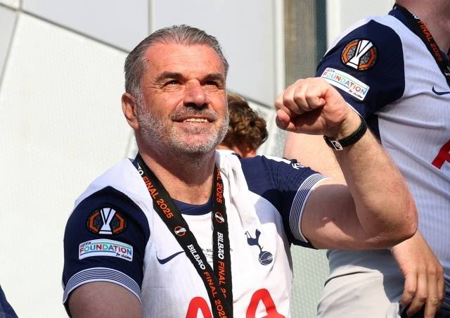 영국 ‘BBC’는 6월 27일 “미국 메이저리그 사커(MLS) 팀인 로스앤젤레스(LA) FC가 포스테코글루 전 토트넘 감독을 차기 사령탑으로 고려 중”이라고 전했다. BBC는 이어 “현재 LA를 이끄는 미국 국가대표팀 출신 스티브 체룬돌 감독은 2025시즌 종료 후 팀을 떠날 예정이다. 체룬돌 감독은 자신이 선수 시절 활약했던 독일로 돌아간다”고 했다.  사진=REUTERS=연합뉴스