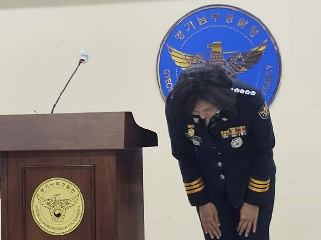 강은미 화성동탄경찰서장이 지난달 28일 경기남부경찰청에서 기자회견을 열고 '동탄 납치 살인 사건'의 수사 과정에 미흡한 부분이 있었다며 사과하는 모습. /사진=뉴시스