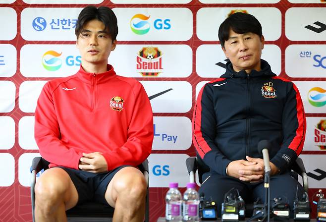 FC서울과 포항 스틸러스가 기성용 없는 기성용 더비를 치를 예정이다. 사진은 서울에서 활약한 기성용과 김기동 감독의 모습. /사진=뉴시스