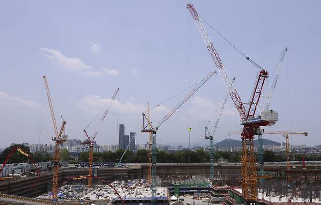 사진은 서울 시내의 대형 아파트 건설현장 모습. /사진=뉴시스