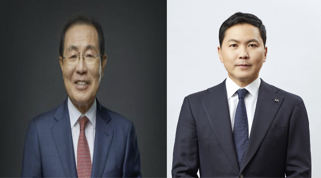 윤동한(왼쪽) 한국콜마 회장·윤상현 콜마홀딩스 부회장 모습. [한국콜마·콜마홀딩스 제공]