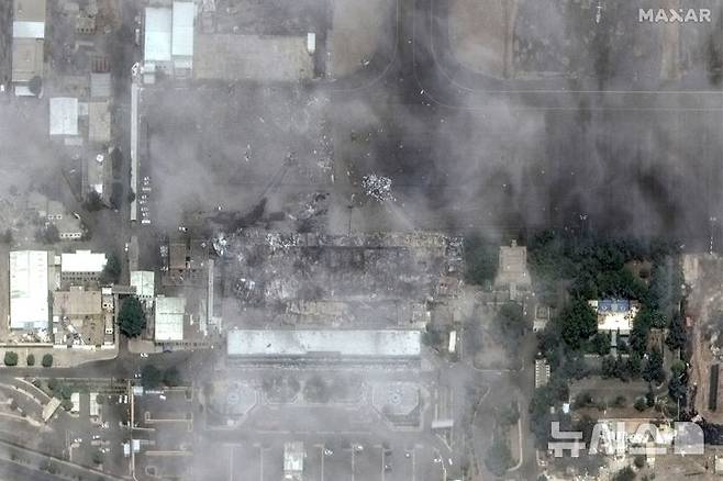 [사나=AP/뉴시스] 맥사 테크놀로지스가 제공한 위성 사진에 5월 7일 예멘 사나 국제공항의 터미널과 관제탑이 이스라엘의 보복 공습으로 파괴돼 있다.  후티 반군은 지난 3월부터 이스라엘 국내를 향해 발사한 미사일과 무인기 등이 총 309기이며 홍해의 이스라엘 관련 선박 공격도 계속 중이라고 밝혔다. 2025. 06.27.