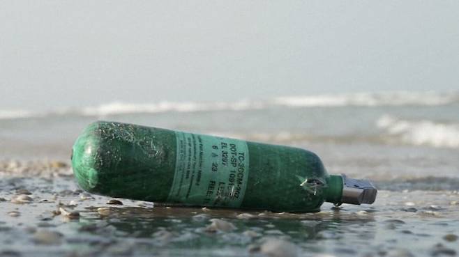 [서울=뉴시스] 일론 머스크가 설립한 스페이스X의 로켓 폭발로 발생한 파편이 국경을 넘어 멕시코까지 날아간 가운데, 멕시코 당국이 환경 오염 등 피해에 강경 대응할 방침이다. (사진=@spacesudoer 엑스 캡처) 2025.06.27 *재판매 및 DB 금지