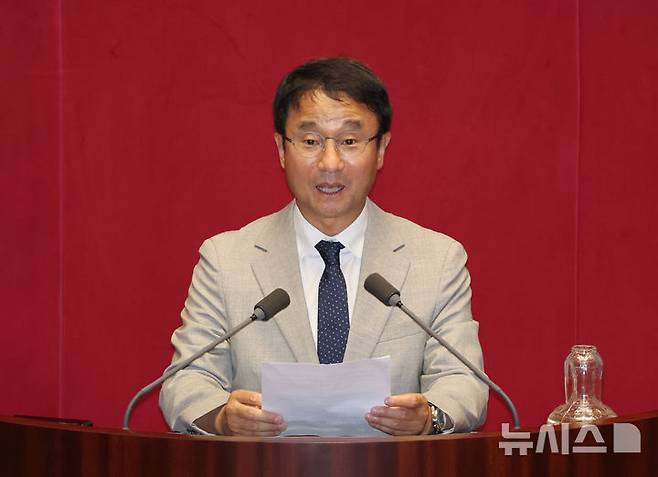 [서울=뉴시스] 고승민 기자 = 한병도 신임 국회 예산결산특별위원장이 27일 서울 여의도 국회에서 열린 제426회 국회(임시회) 제3차 본회의에서 당선인사를 하고 있다. 2025.06.27. kkssmm99@newsis.com