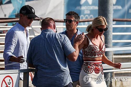 베이조스 결혼식 위해 베네치아 도착한 이방카와 남편 쿠슈너 [로이터 연합뉴스. 재판매 및 DB 금지]