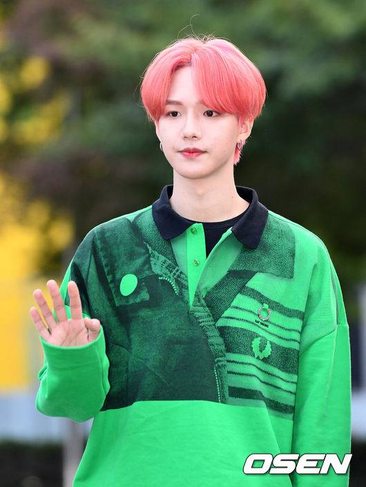 [OSEN=이대선 기자] 11일 오전 서울 여의도동 KBS 신관 공개홀에서 KBS 2TV '뮤직뱅크' 리허설이 진행됐다.그룹 AB6IX 임영민이 리허설 장소로 이동하고 있다. /sunday@osen.co.kr