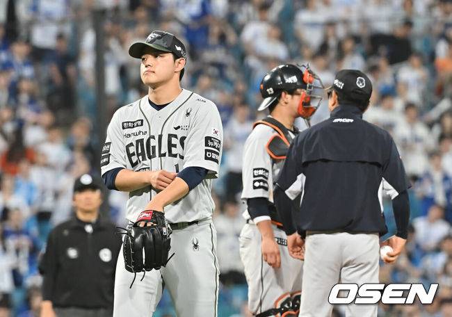 [OSEN=대구, 이석우 기자] 한화 선발투수 문동주가 6회말 교체되고 있다. 2025.06.26 / foto0307@osen.co.kr