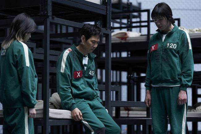 Squid Game S3 (L to R) Jo Yu-ri as Jun-hee, Lee Jung-jae as Seong Gi-hun, Park Sung-hoon as Hyun-ju in Squid Game S3 Cr. No Ju-han/Netflix © 2025