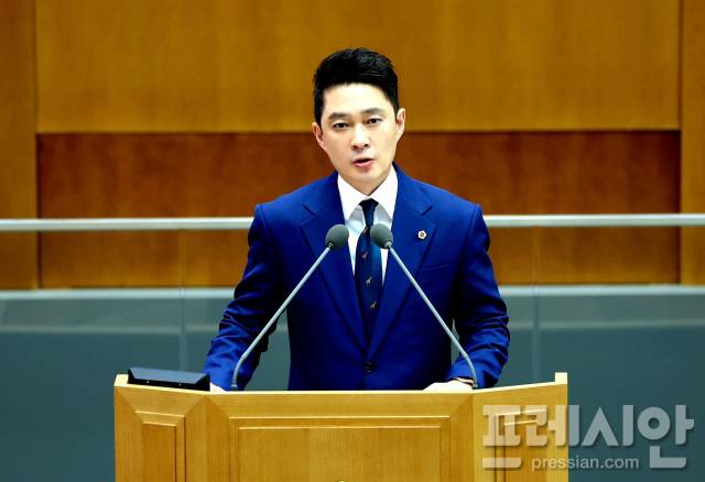 ▲27일 경기도의회 제384회 정례회 제4차 본회의에서 5분 발언 중인 전석훈 도의원. ⓒ경기도의회