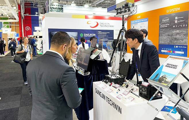 지난 16일부터 22일까지 대전테크노파크가 '2025 파리 에어쇼'에 참여해 '대전관' 공동 전시 부스를 운영했다. Ⓒ대전테크노파크