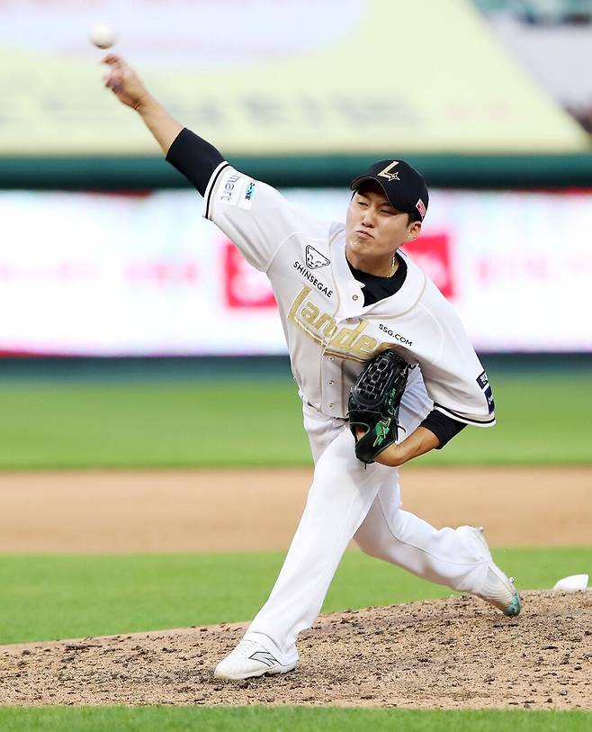 ▲ 최민준은 올 시즌 필승조 못지 않은 성적을 거두며 SSG의 불펜 데이 운영에 대단히 큰 영향력을 미치고 있다 ⓒSSG랜더스