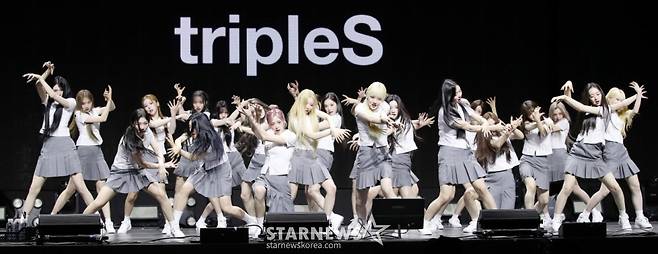 그룹 트리플에스(tripleS)가  새 앨범 'ASSEMBLE25' 발매 기념 쇼케이스에서 멋진 무대를 선보이고 있다. /2025.05.12 /사진=김휘선 hwijpg@