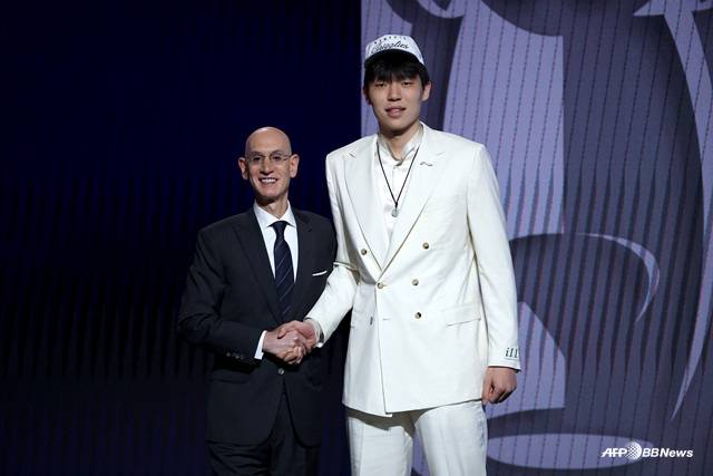 양한센(오른쪽). /AFPBBNews=뉴스1