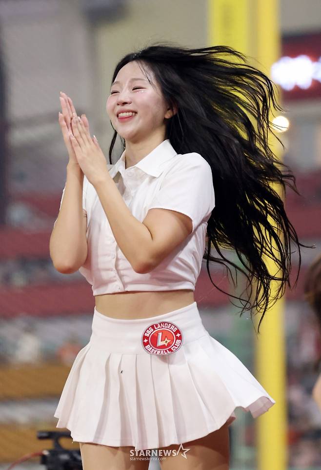 [★한번에 쓱]땀에 흠뻑 '베이비페이스' 드러낸 SSG 이연진