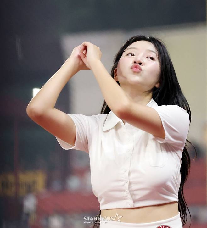 [★한번에 쓱]땀에 흠뻑 '베이비페이스' 드러낸 SSG 이연진