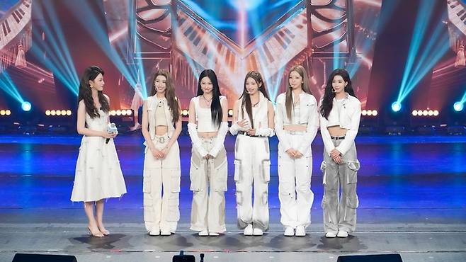 이수만이 선보인 걸그룹 ‘에이 투 오 메이’. 사진ㅣA2O엔터테인먼트