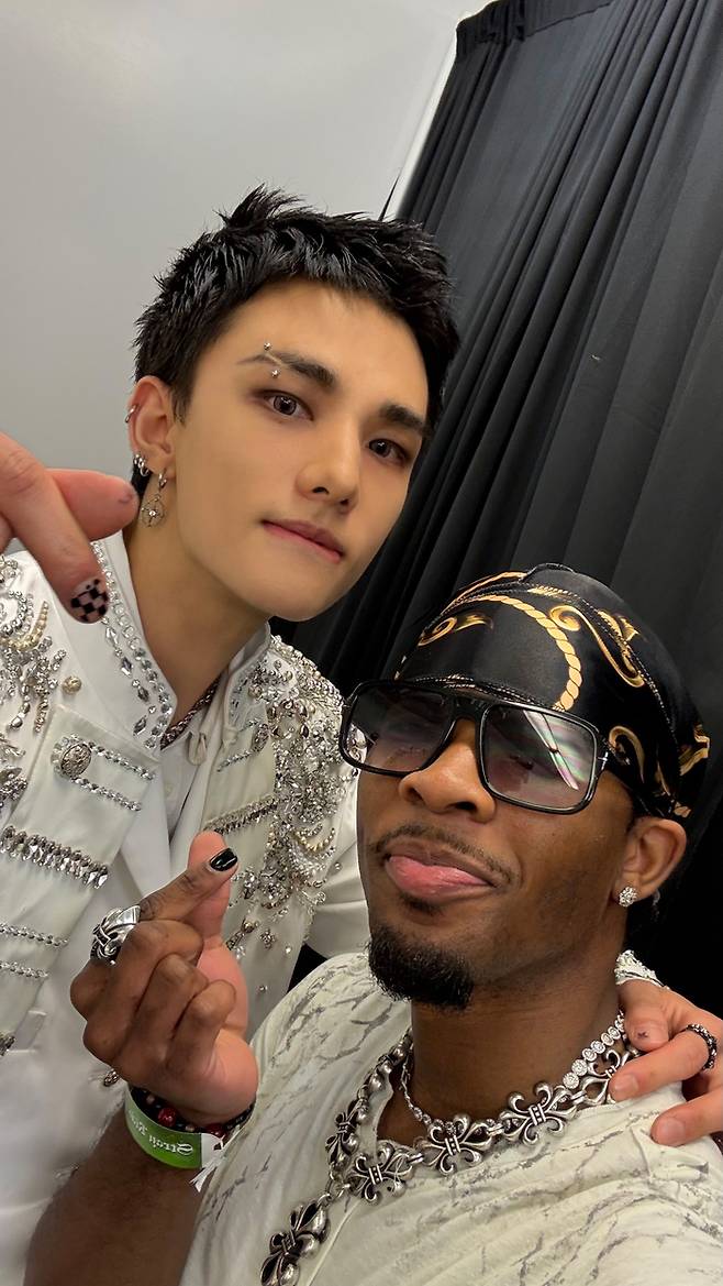 스트레이 키즈 현진과 d4vd. 사진ㅣd4vd