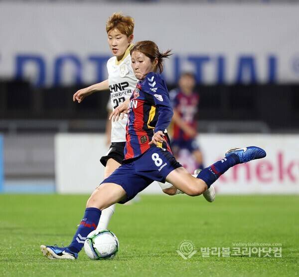 수원FC위민 아야카, 슈팅 골 모습.