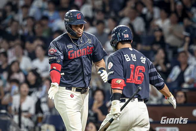 롯데 자이언츠 외국인 타자 빅터 레이예스가 26일 창원NC파크에서 열린 2025 신한 SOL Bank KBO리그 NC 다이노스와의 팀 간 7차전에서 4타수 2안타 1홈런 2타점을 기록, 팀 승리를 이끌었다. 사진 롯데 자이언츠