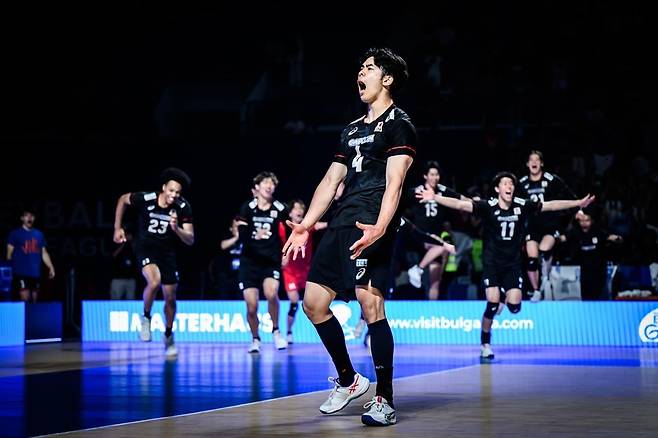 승리 후 기뻐하는 일본 남자배구 대표팀의 미야우라 겐토 [FIVB 홈피 캡처. 재판매 및 DB 금지]