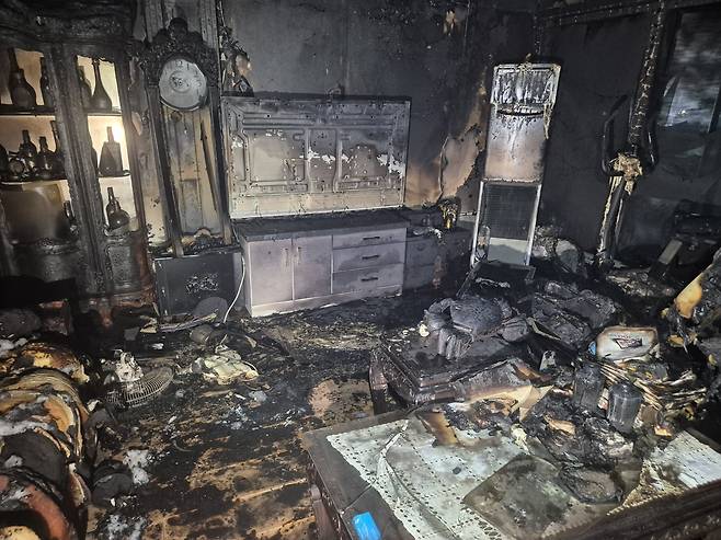 당진 단독주택 화재로 80대 거주민 2명 사망 [당진소방서 제공. 재판매 및 DB 금지]