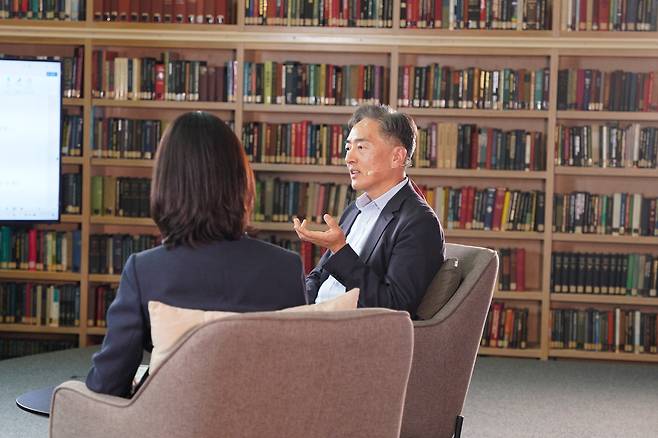 27일 최종현학술원과 한국고등교육재단이 공동 기획한 전문가 대담 시리즈 '프로페썰설(說)' 녹화 현장.[최종현학술원 제공. 재판매 및 DB 금지]