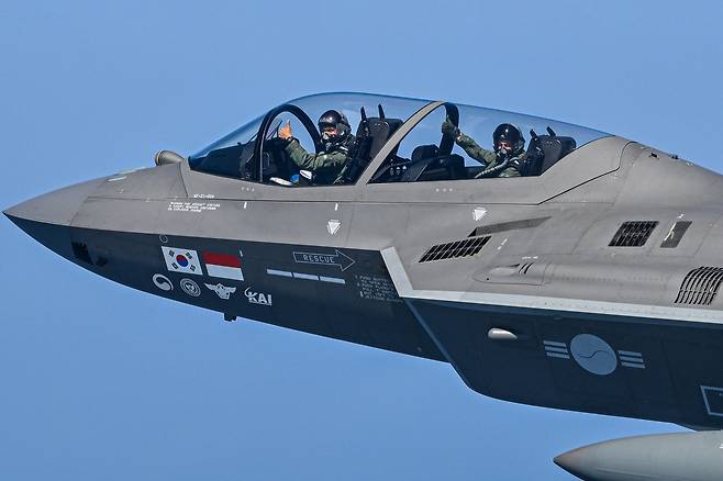 KF-21 탑승한 폴란드 공군 사령관(후방석) [KAI 제공. 재판매 및 DB 금지]