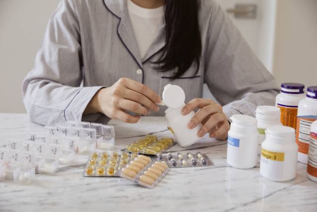 몸에 부족한 영양분을 채우기 위한 영양제가 오히려 몸에 해가 될 수 있다. 이미지투데이 제공