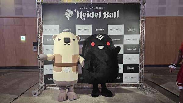 - 귀여운 흑정령, 크리오와 함께 사진을 남길 수 있는 포토존