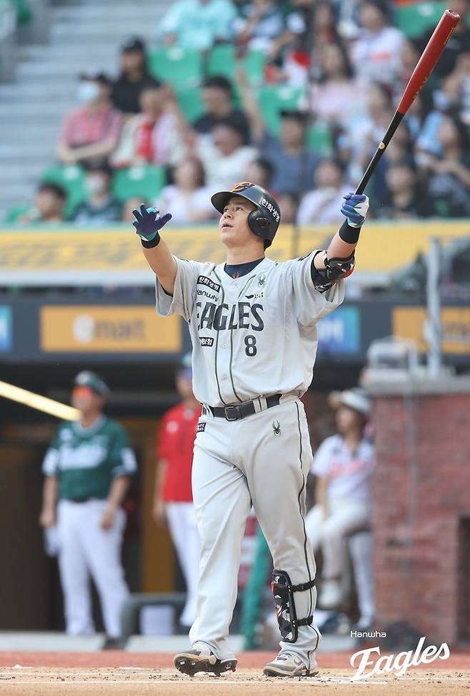 27일 인천 SSG랜더스필드에서 열린 SSG전에서 1회초 3점 홈런을 터뜨린 한화 노시환