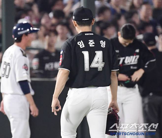 3회 강판 당하는 KT 임준형.