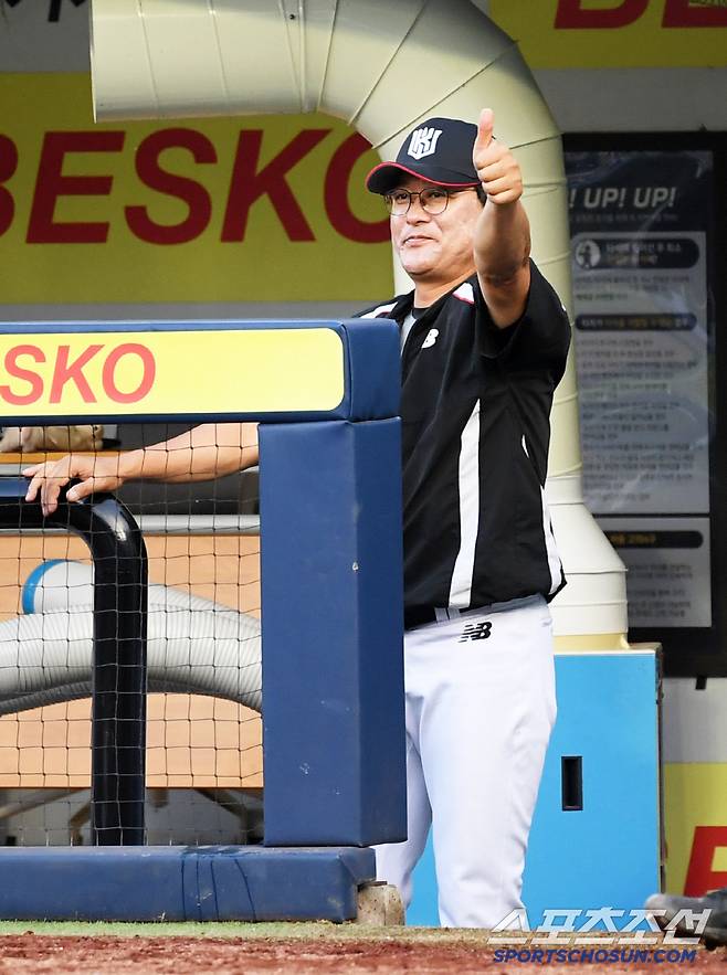 14일 대구 라이온즈파크에서 열린 삼성 라이온즈와 KT 위즈의 경기. KT 이종범 코치가 타자들을 독려하고 있다. 대구=박재만 기자 pjm@sportschosun.com/2025.06.14/