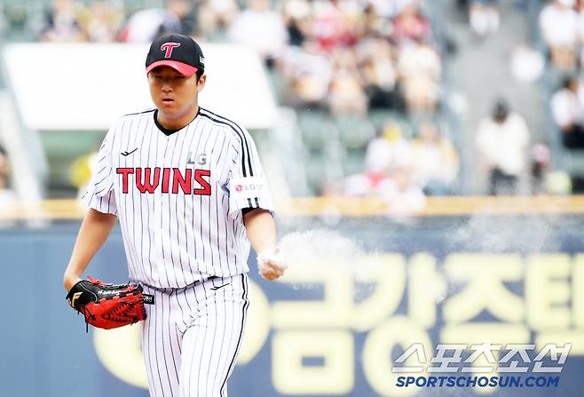 28일 잠실구장에서 열린 LG 트윈스와 KIA 타이거즈의 경기. LG 송승기가 숨을 고르고 있다. 잠실=박재만 기자 pjm@sportschosun.com/2025.06.28/