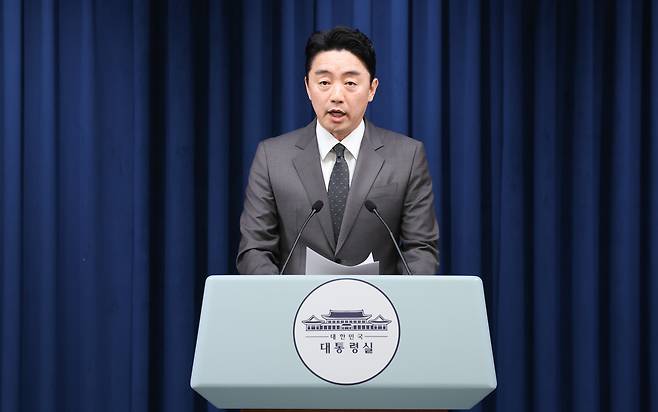 Presidential Chief of Staff Kang Hoon-sik announces ministerial nominees at the presidential office in Seoul on June 23. /News1