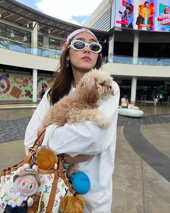 젠지들의 패션 페르소나가 된 라부부. @chomismaterialgirl